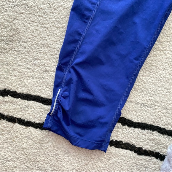 ATHLETA Blue Dobby Be Free Knicker Crop Leggings - Picture 5 of 9